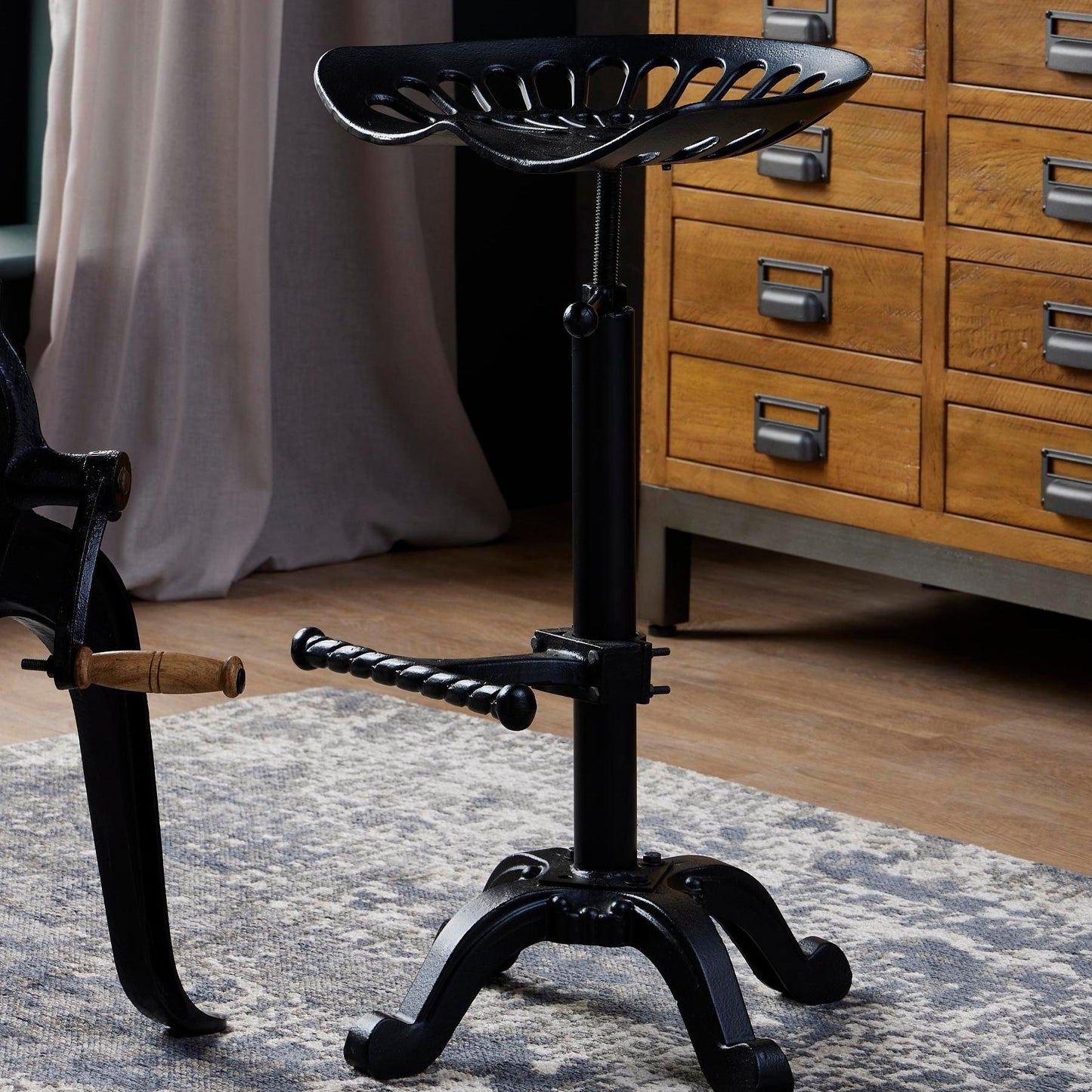 Industrial tractor-style contoured seat with height adjustment