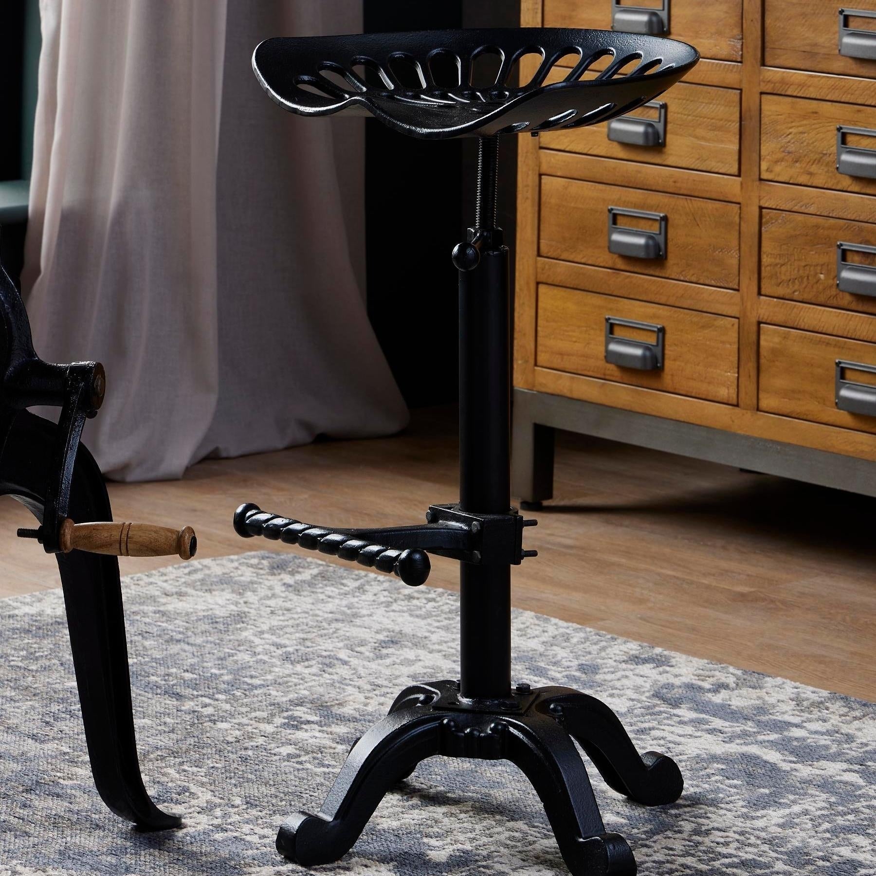 Industrial tractor-style contoured seat with height adjustment