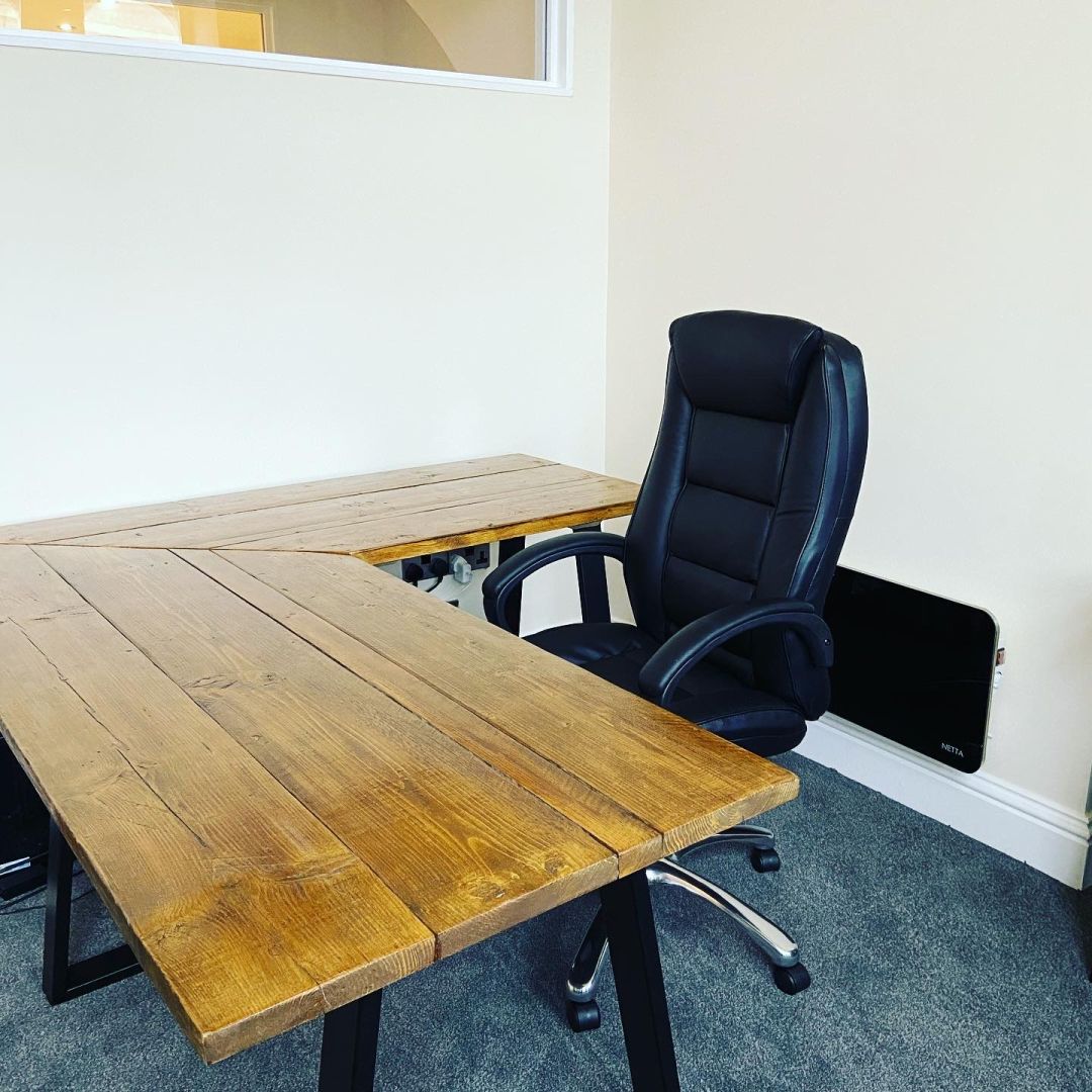 Handmade L-shaped corner desk with reclaimed scaffold board top and industrial metal legs – customisable layout with left or right return.
