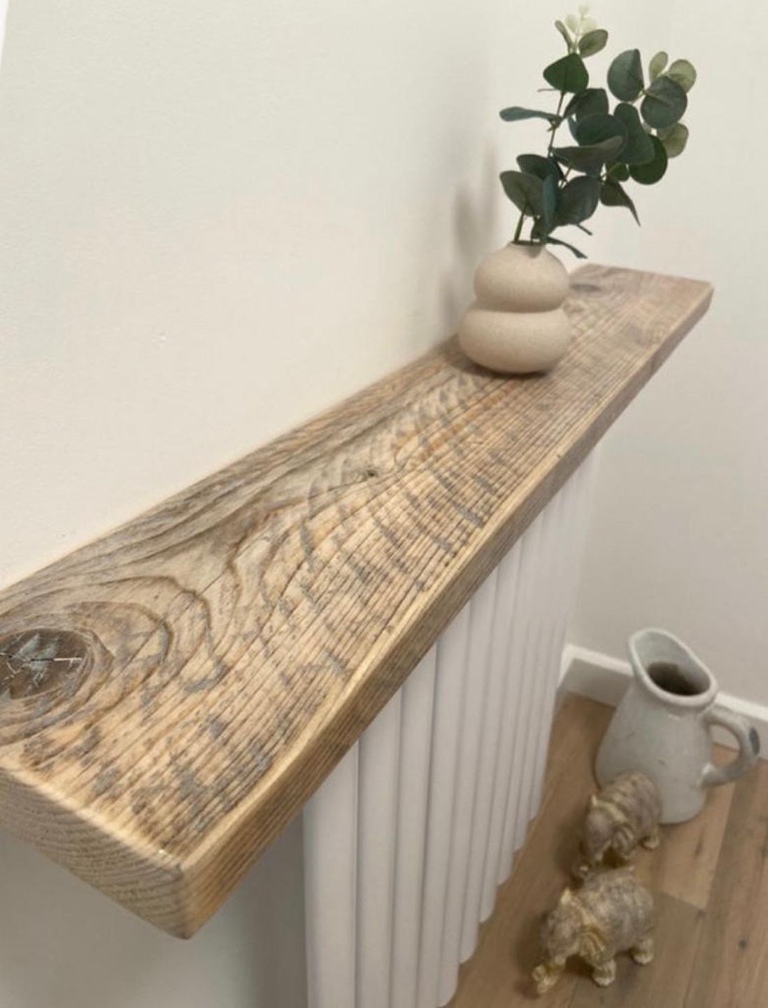 Reclaimed wood wall shelves with industrial or retro-style metal brackets – handmade to order with rustic finish