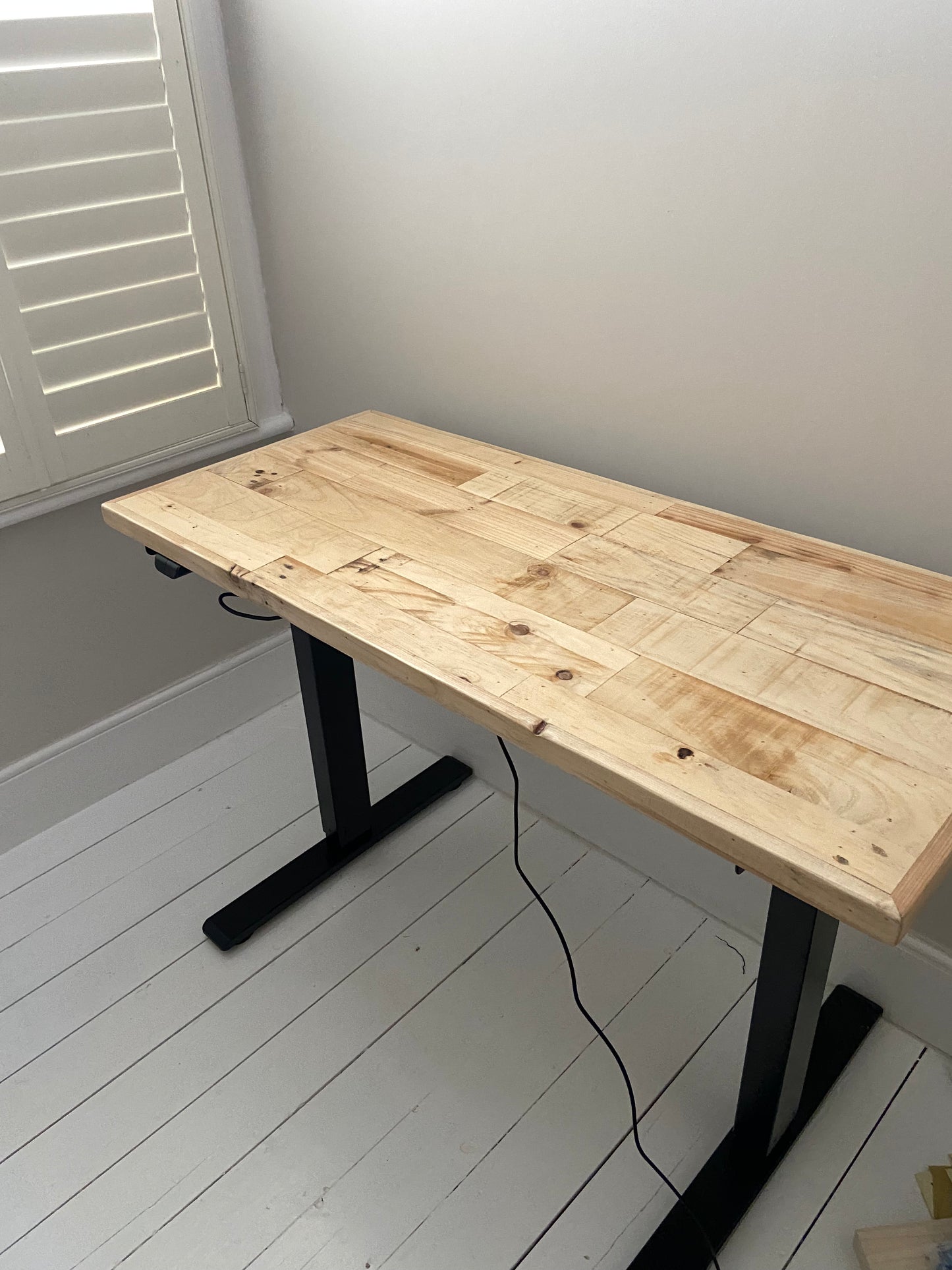 Adjustable height desk with reclaimed wood top and electric legs, featuring LED smart handset with memory presets and child lock – handcrafted sit-stand desk for home or office.