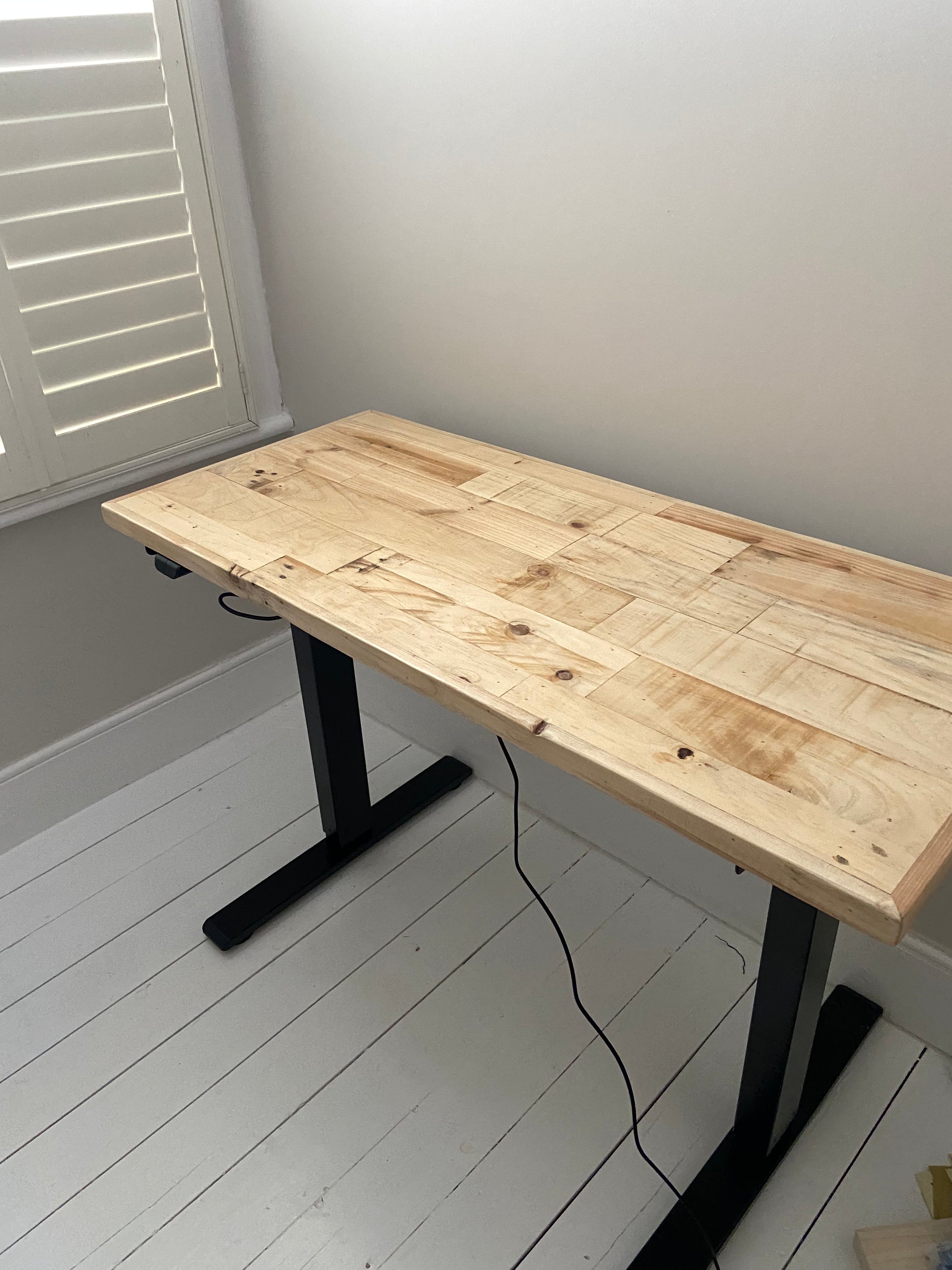 Adjustable height desk with reclaimed wood top and electric legs, featuring LED smart handset with memory presets and child lock – handcrafted sit-stand desk for home or office.