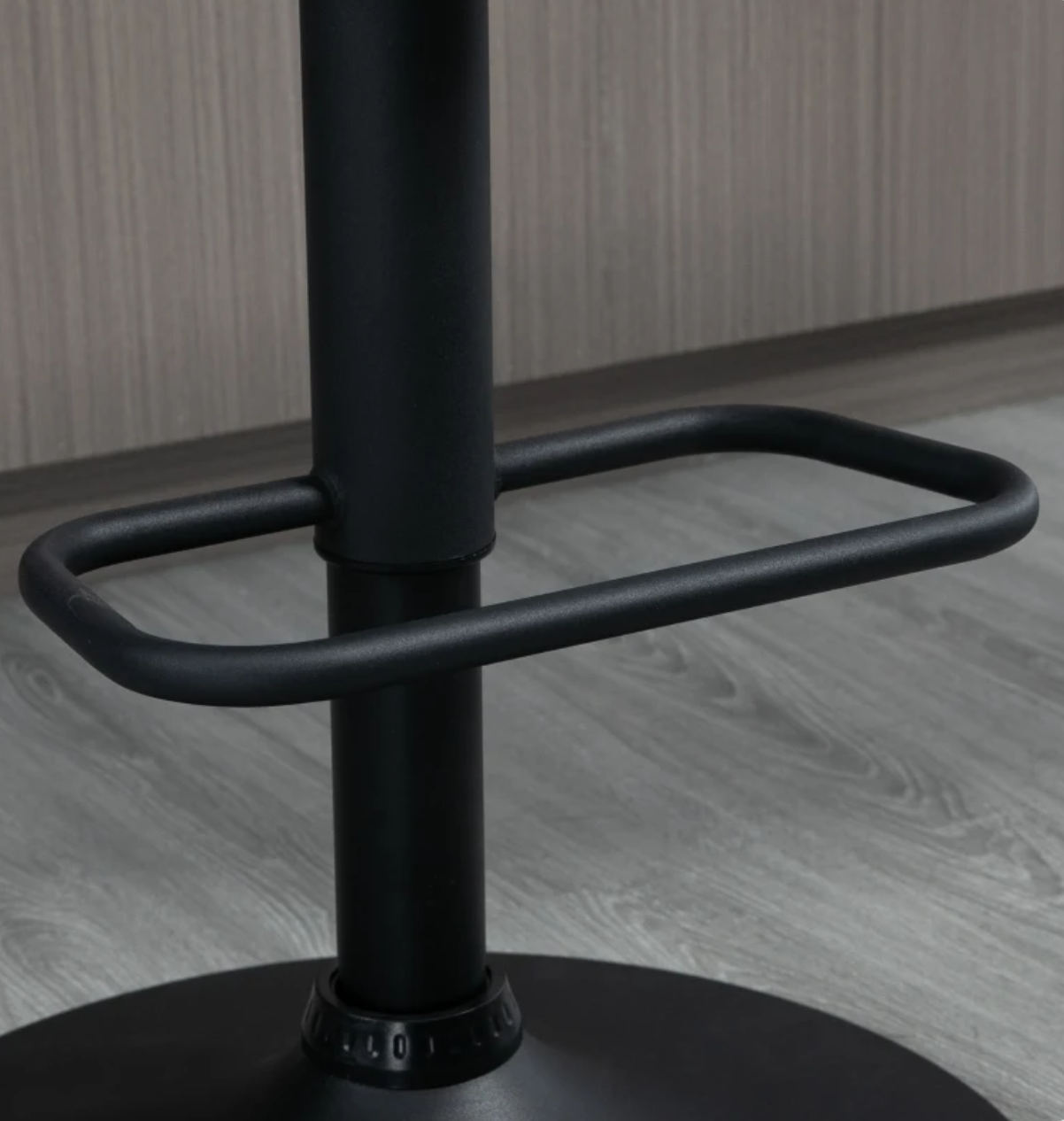 Retro bar stools set of 2 in light khaki faux leather with black base