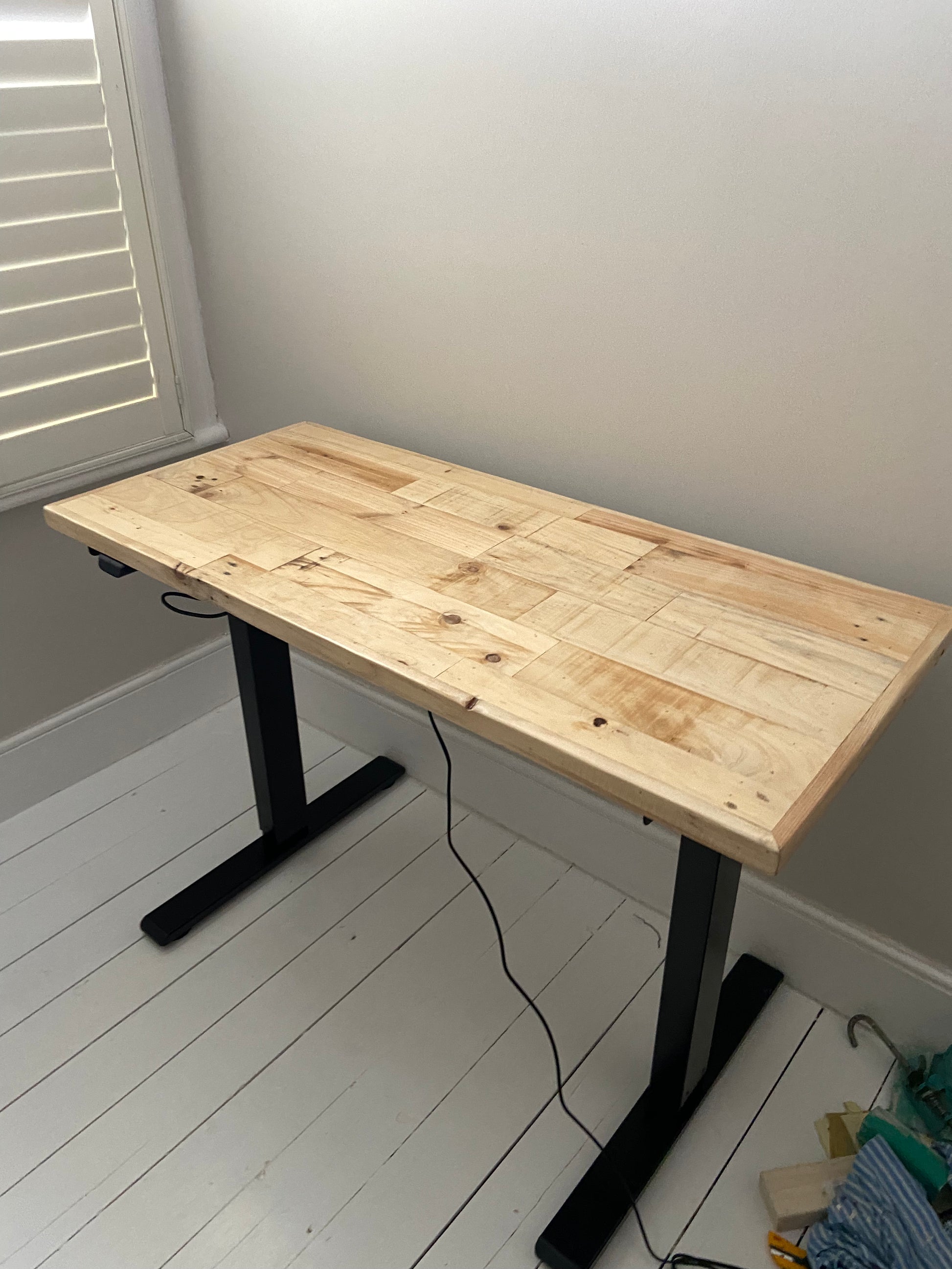 Adjustable height desk with reclaimed wood top and electric legs, featuring LED smart handset with memory presets and child lock – handcrafted sit-stand desk for home or office.